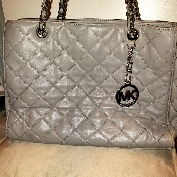 Michael Kors Handbags - 100% Authentic- Michael Kors Light grey Bag